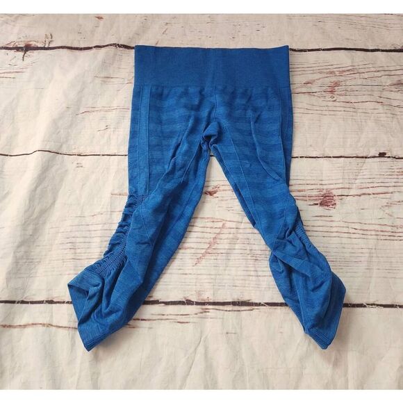 Lululemon Ebb & Flow Seamless Crop Size 4 - Picture 1 of 5
